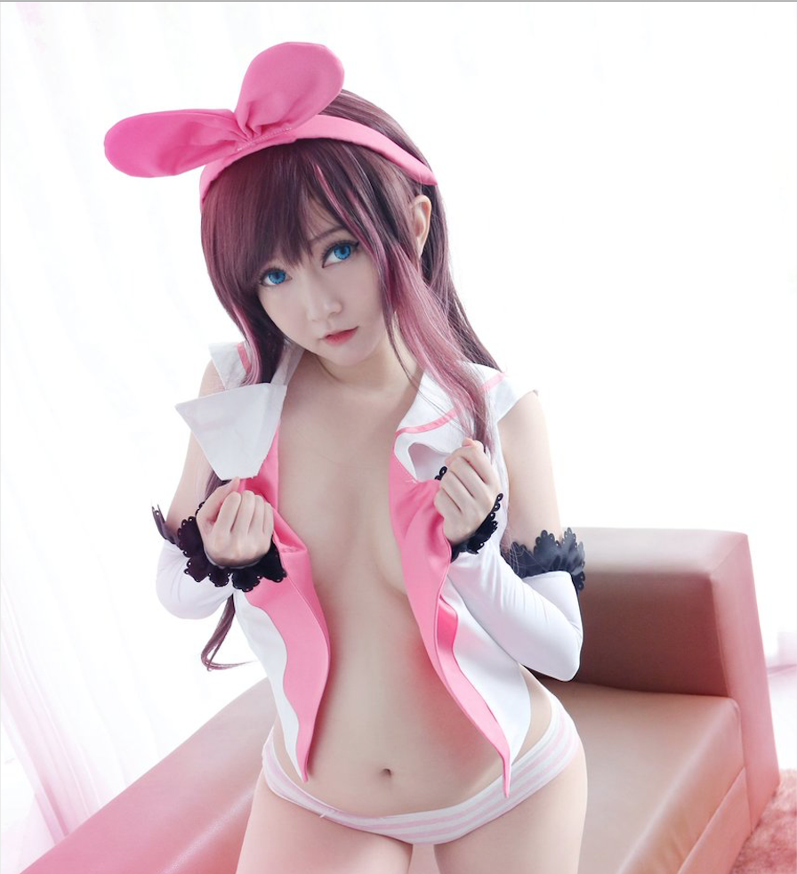 Kizuna Ai Cosplay