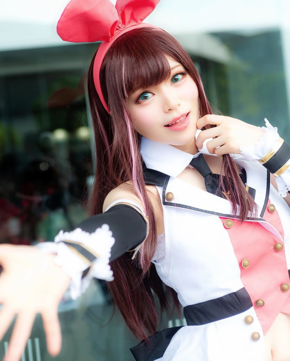 Kizuna Ai Cosplay