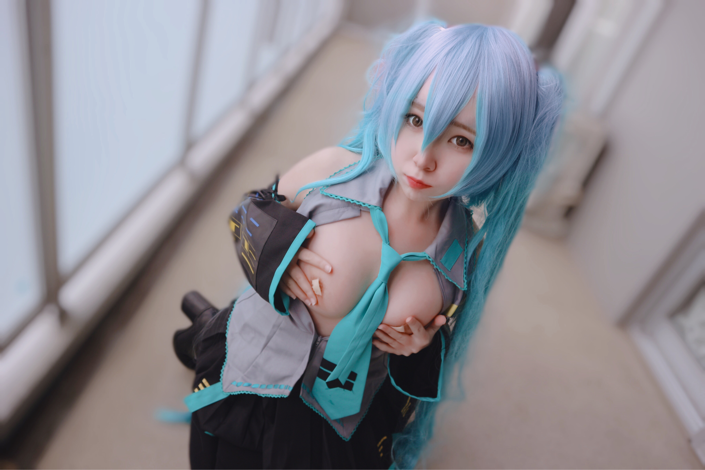 Ecchi Hatsune Miku Cosplay 