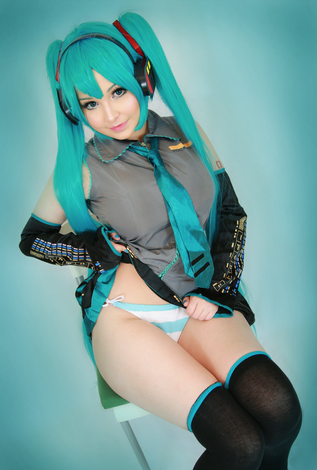 Ecchi Hatsune Miku Cosplay 