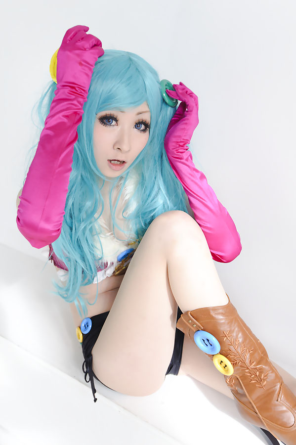 Ecchi Hatsune Miku Cosplay 