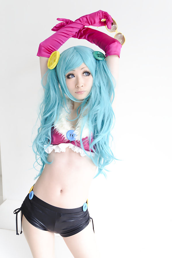 Ecchi Hatsune Miku Cosplay 