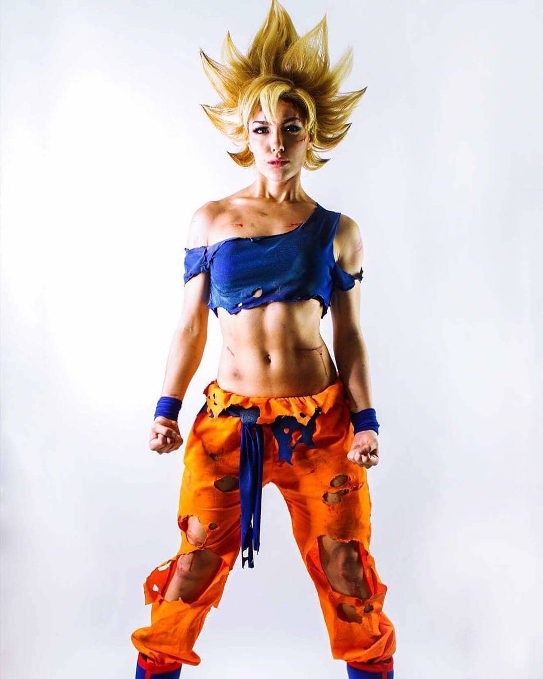 Girl Goku Cosplay