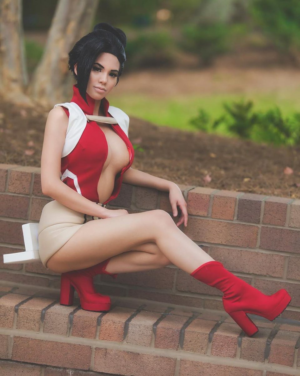 Momo Yaoyorozu Ecchi Cosplay by ladynikoru