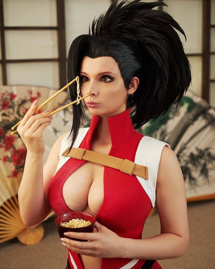 Momo Yaoyorozu Ecchi Cosplay by Jannetincosplay