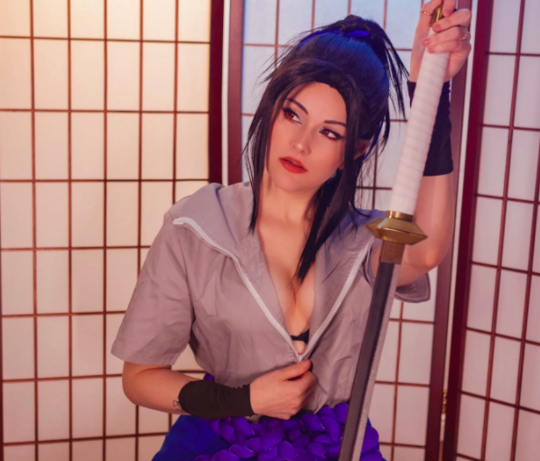 A lot at a collection of the best female Sasuke cosplay pictures. 
