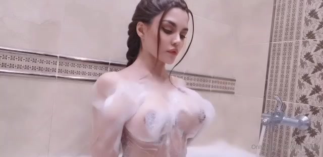 Kalinka Fox Nude Bubble Bath Video